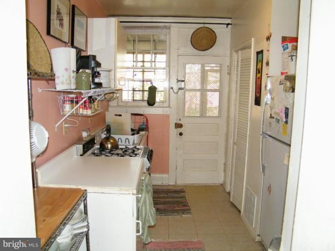 2425 Ontario Road Northwest Washington, DC 20009 - Photo 5 of 6 Apartment Kitchen