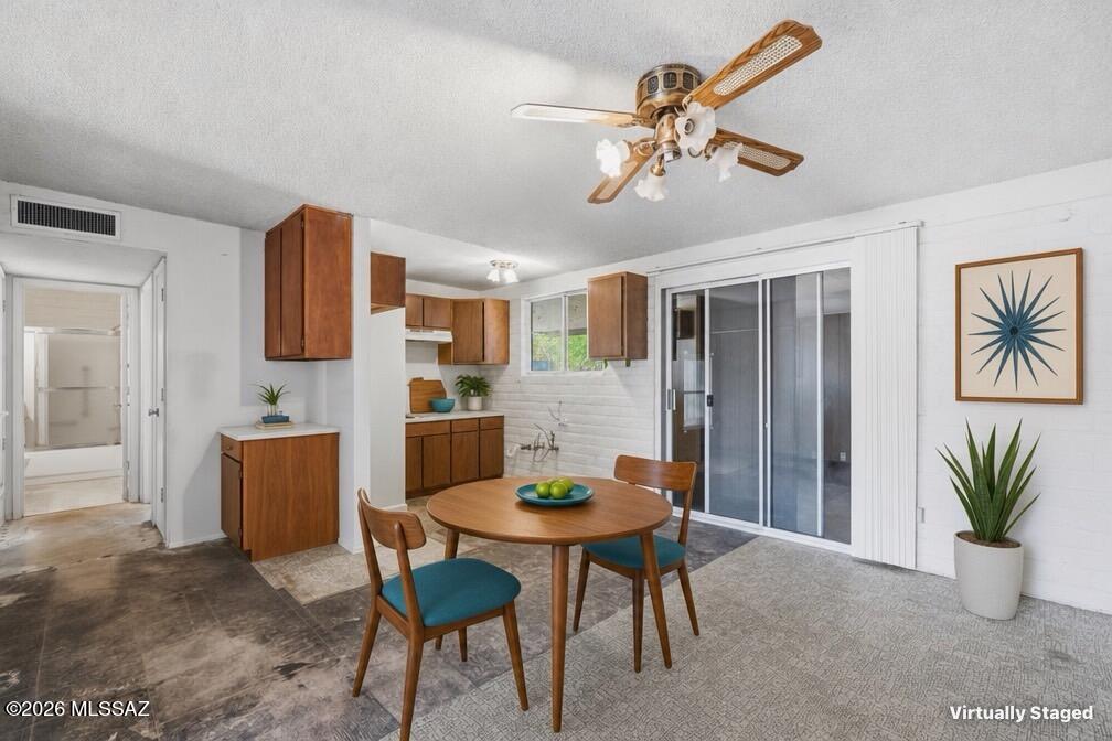1831 West Dominy Road Tucson, AZ 85713 - Photo 11 of 38 Virtually Staged Kitchen