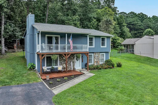 a view of a house with backyard porch and garden