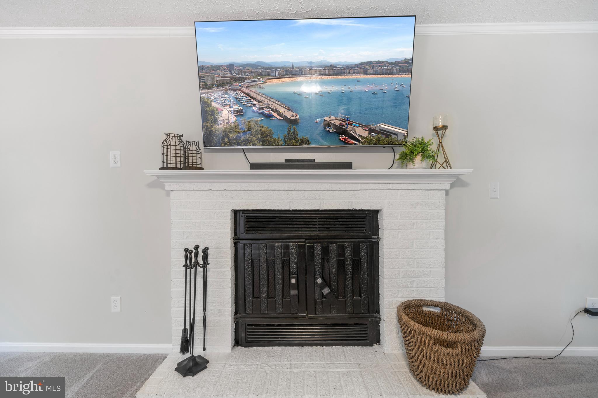 2816 Ridge Road Waldorf, MD 20603 - Photo 14 of 43 FP in family room