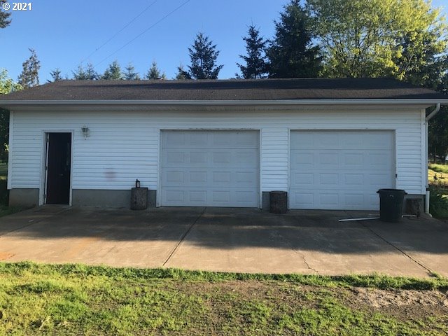 26338 Cory Road Junction City, OR 97448 - Photo 5 of 23 Gallery Image 5