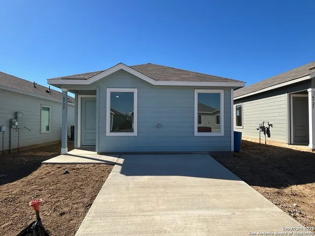 $1,095 | 6731 Chert Chase, Elmendorf, TX 78112