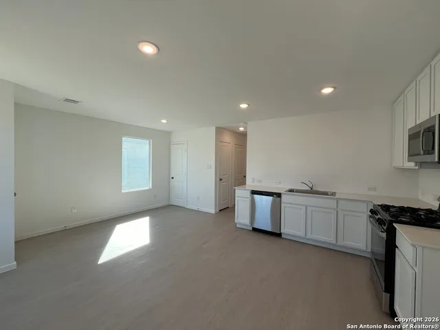 $1,095 | 6731 Chert Chase, Elmendorf, TX 78112