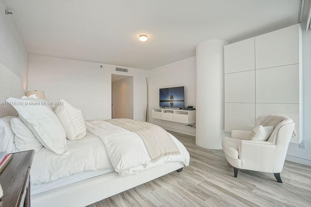 2127 Brickell Avenue, Unit 503 Miami, FL 33129 - Photo 24 of 54 a large white bed in a white room