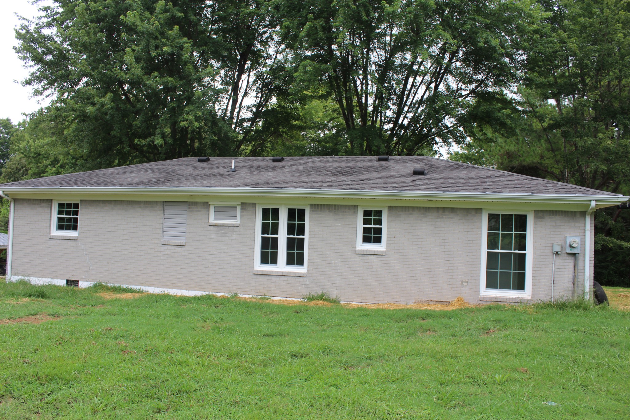 70 Pond Drive Tennessee Ridge, TN 37178 - Photo 2 of 28 a backyard of a house with lots of green space