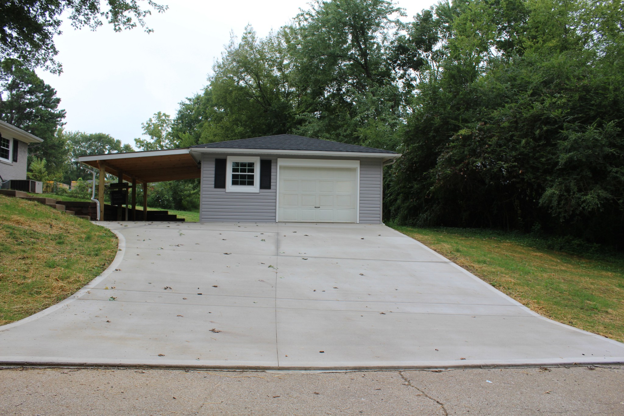 70 Pond Drive Tennessee Ridge, TN 37178 - Photo 23 of 28 front view of a house with a yard