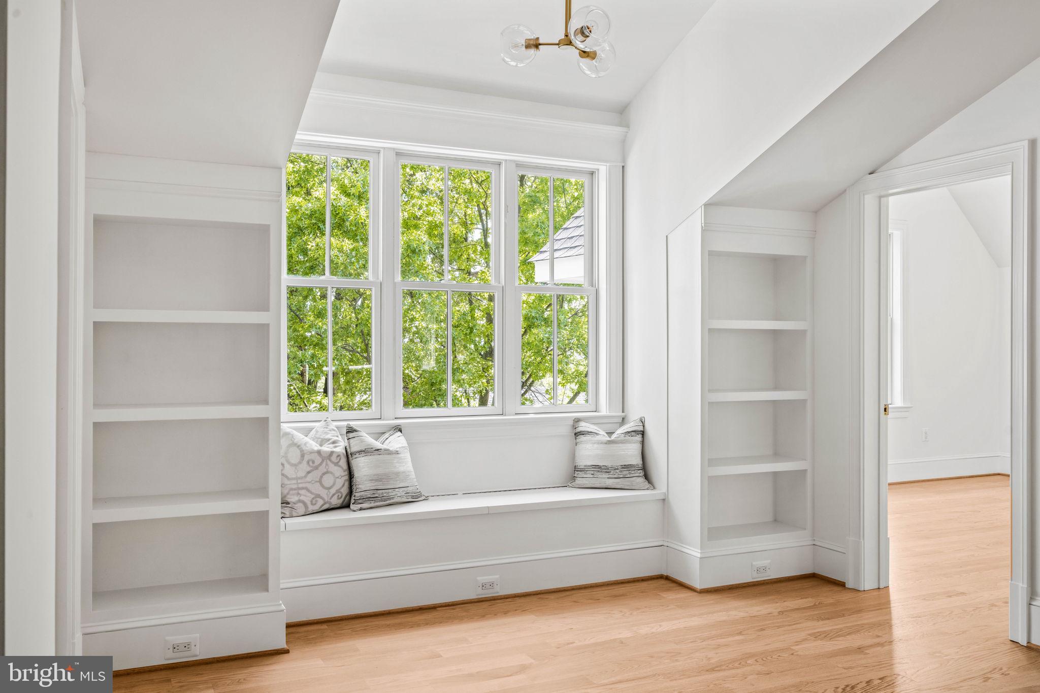 414 Rucker Place Alexandria, VA 22301 - Photo 63 of 135 window seat and built-in shelving