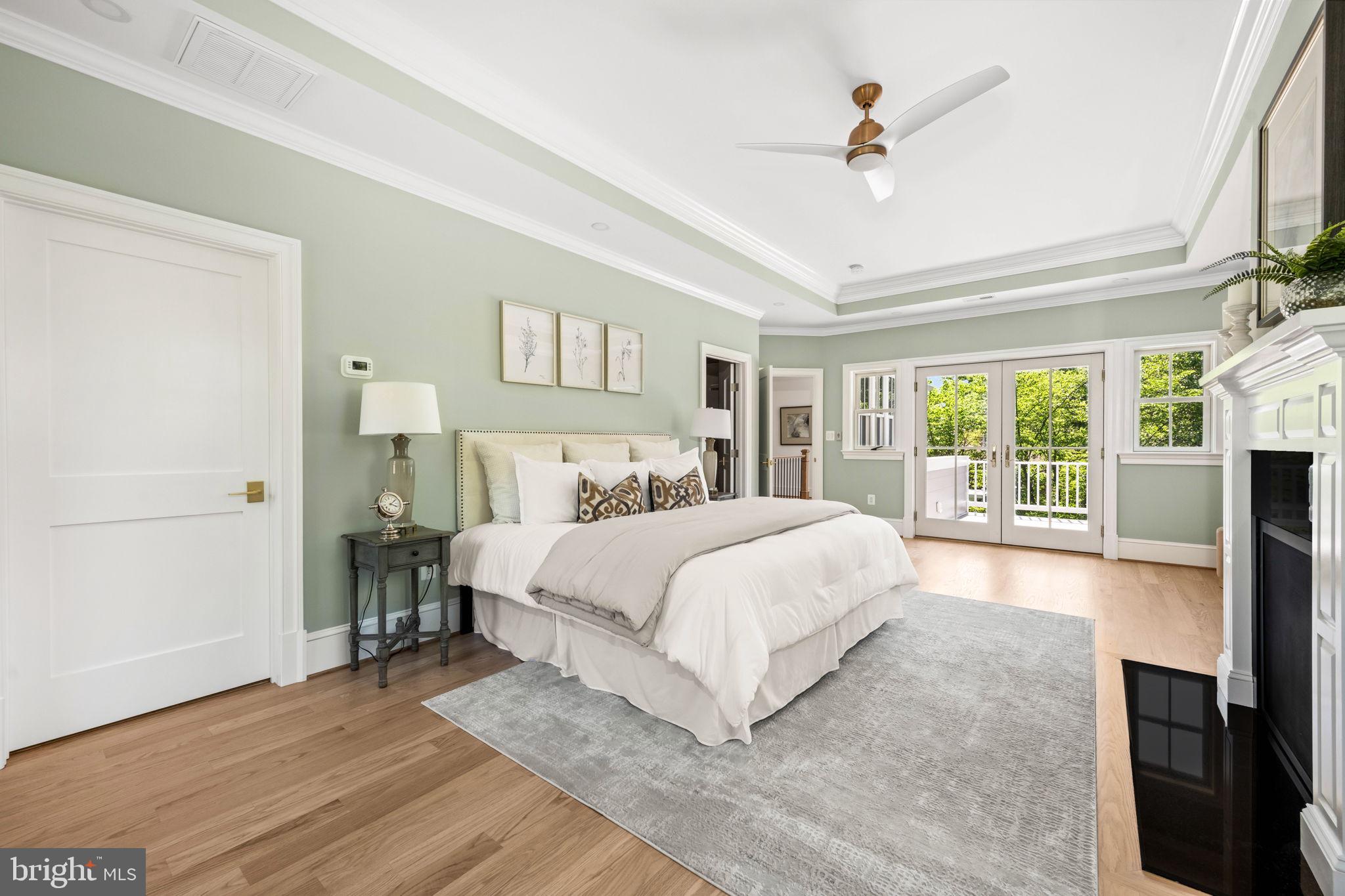 414 Rucker Place Alexandria, VA 22301 - Photo 67 of 135 a bedroom with a large bed and a large window