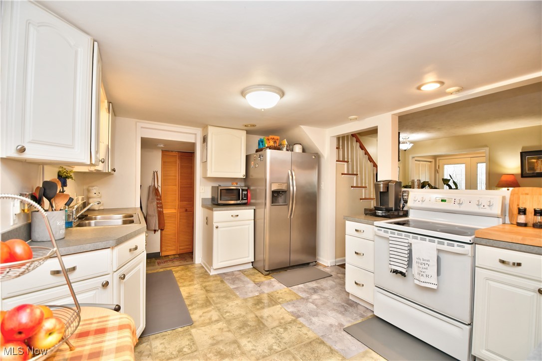 1243 Croyden Road Lyndhurst, OH 44124 - Photo 9 of 30 Gallery Image 9