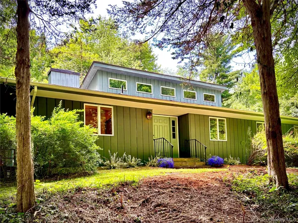 $895,000 | 243 Fraleigh Lane, Red Hook, NY 12571