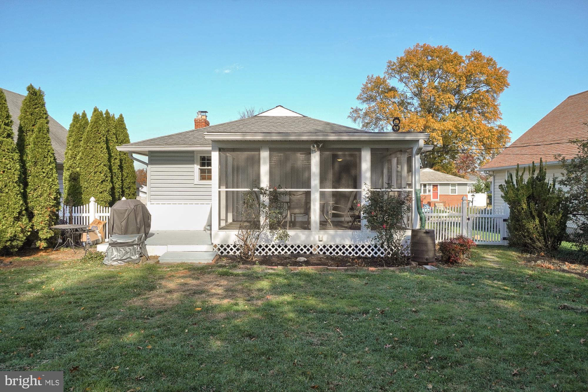 569 Shipley Road Linthicum Heights, MD 21090 - Photo 2 of 30 Screen porch