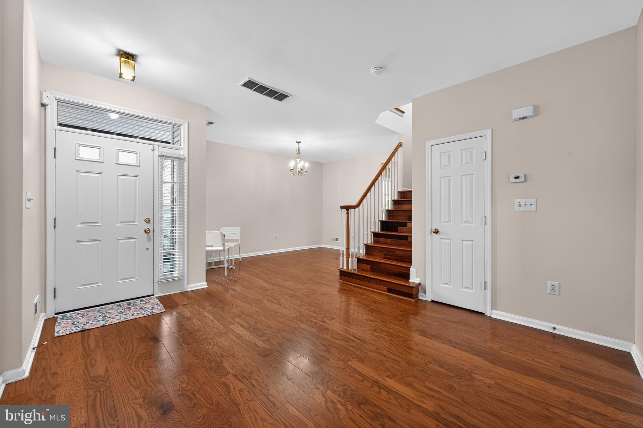 28 Sutton Court Pennington, NJ 08534 - Photo 4 of 30