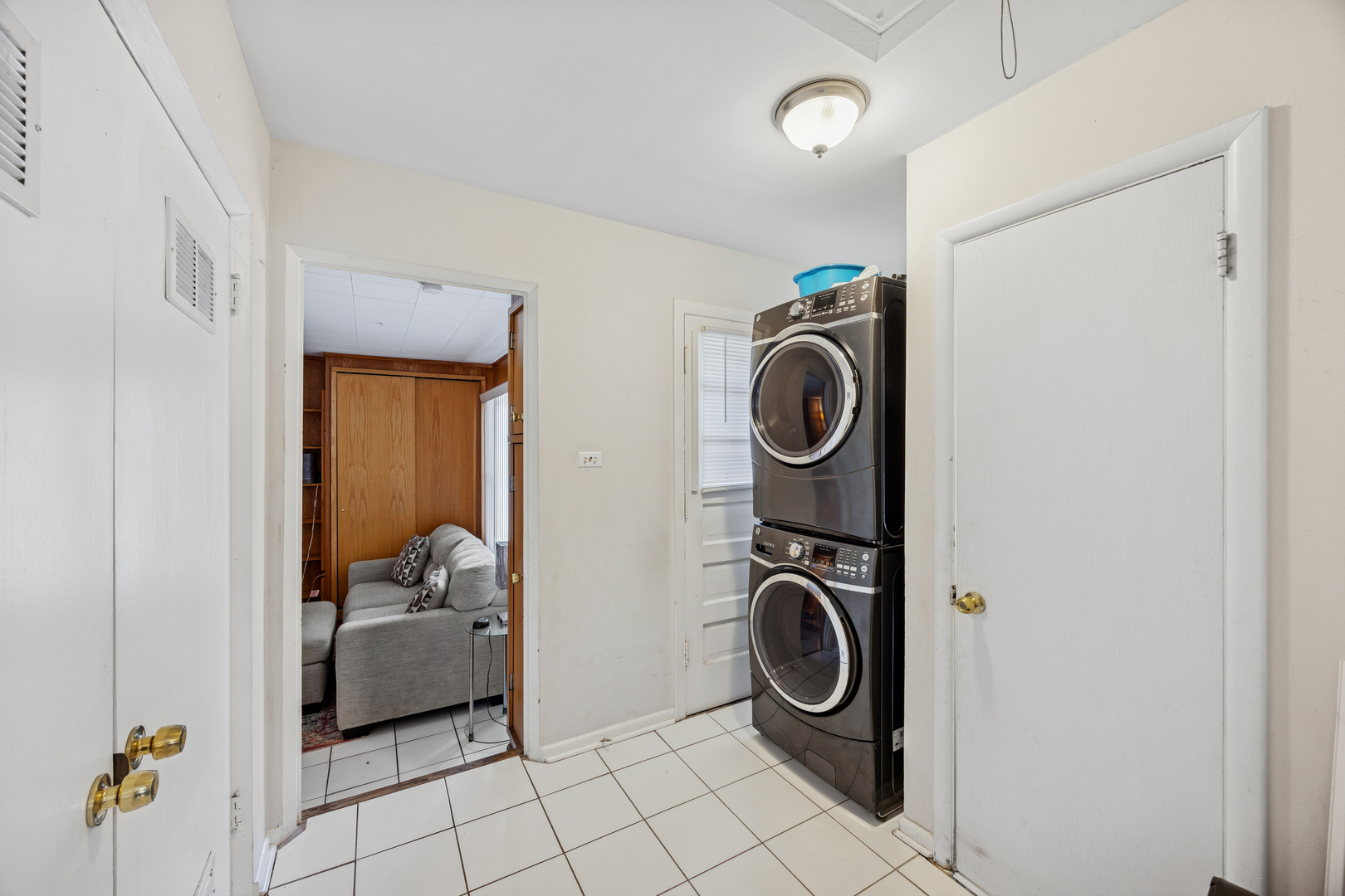 2929 Flossmoor Road Flossmoor, IL 60422 - Photo 11 of 20 a utility room with sink dryer and washer