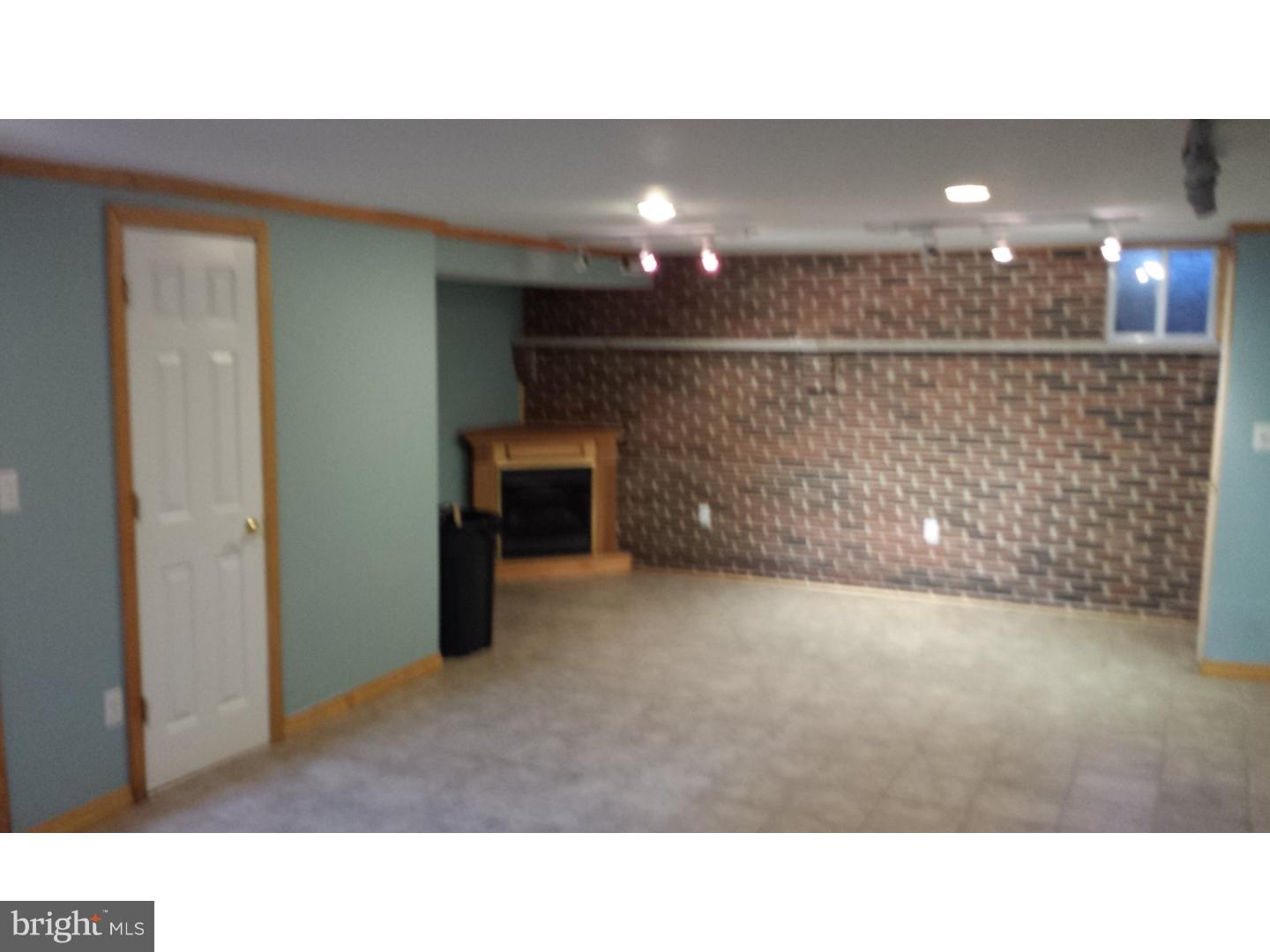 4165 Whiting Road Philadelphia, PA 19154 - Photo 3 of 19 Family Room
