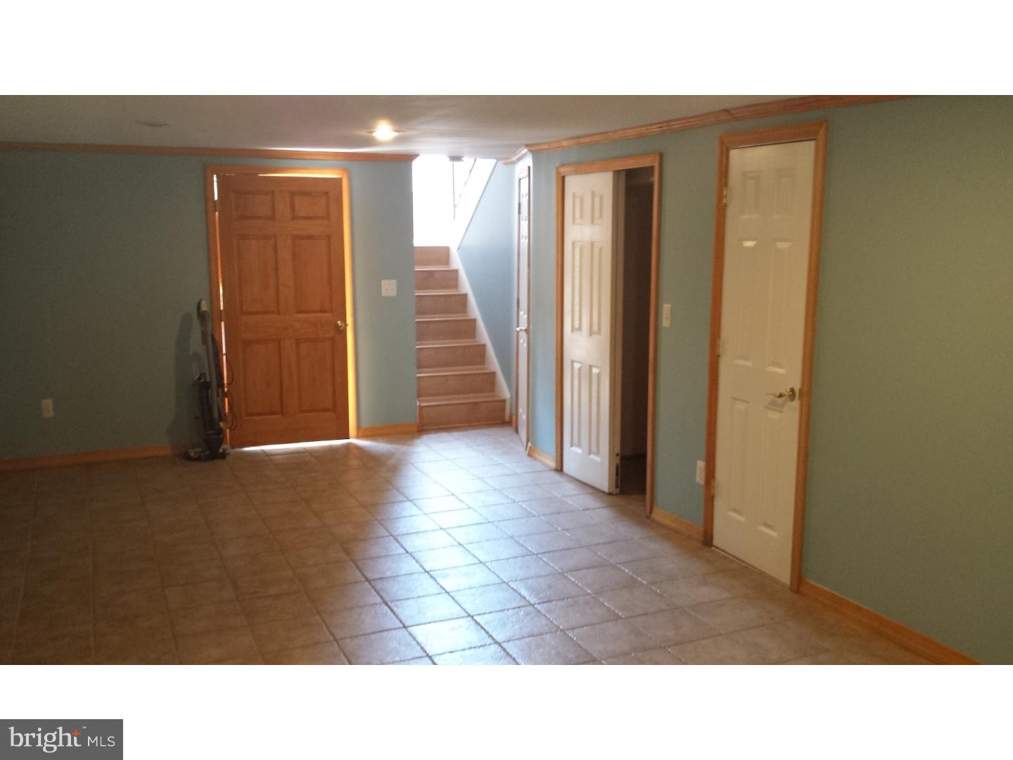 4165 Whiting Road Philadelphia, PA 19154 - Photo 4 of 19 Family Room