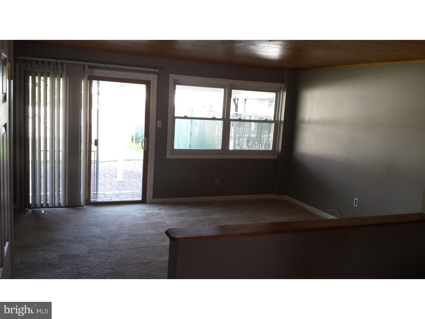 4165 Whiting Road Philadelphia, PA 19154 - Photo 9 of 19 Living Room