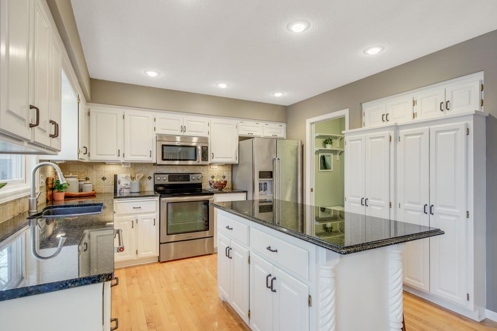 18964 Wynnfield Road Eden Prairie, MN 55347 - Photo 15 of 51 Gallery Image 15
