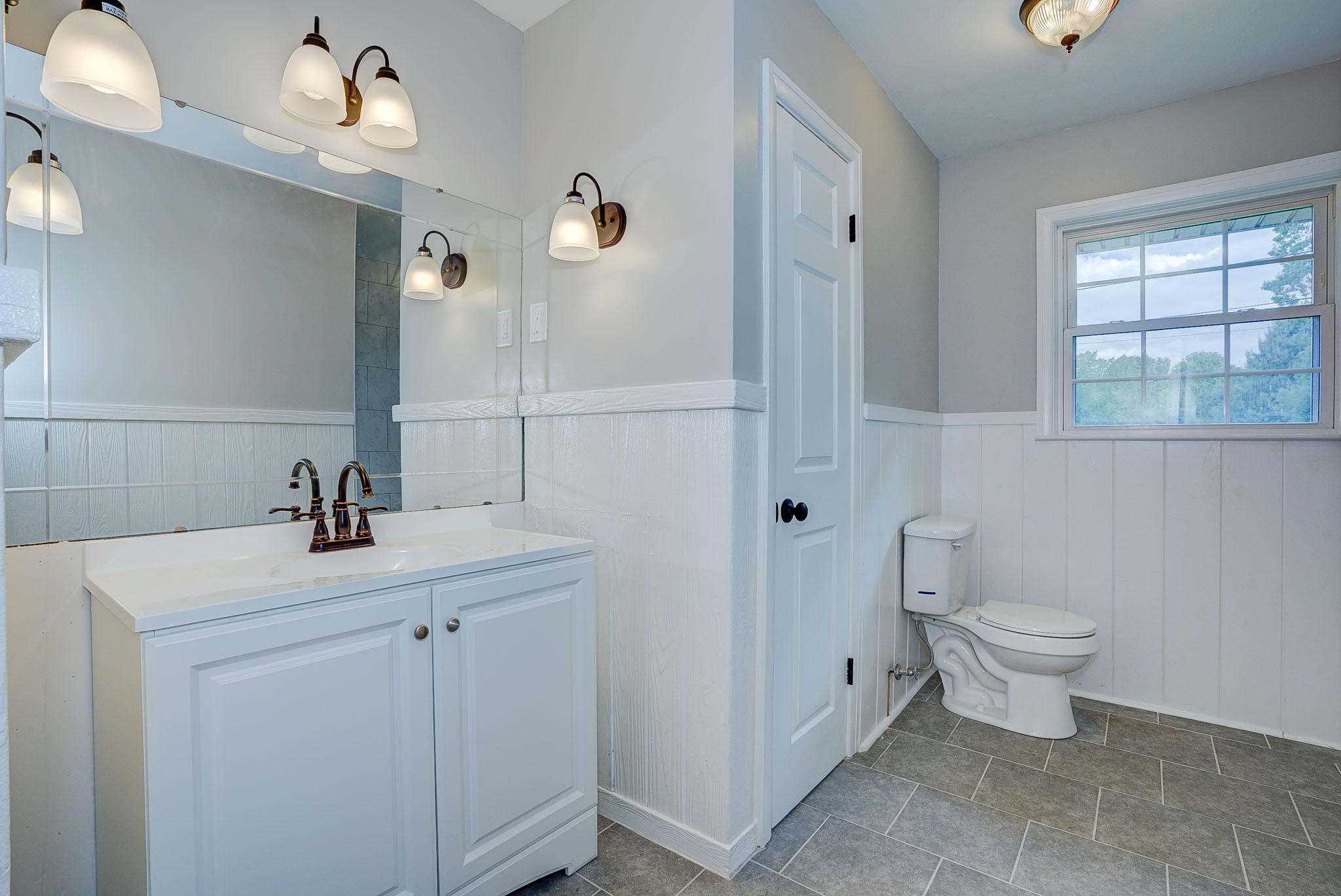 3514 Robyn Road Southwest Roanoke, VA 24015 - Photo 16 of 29 Bathroom