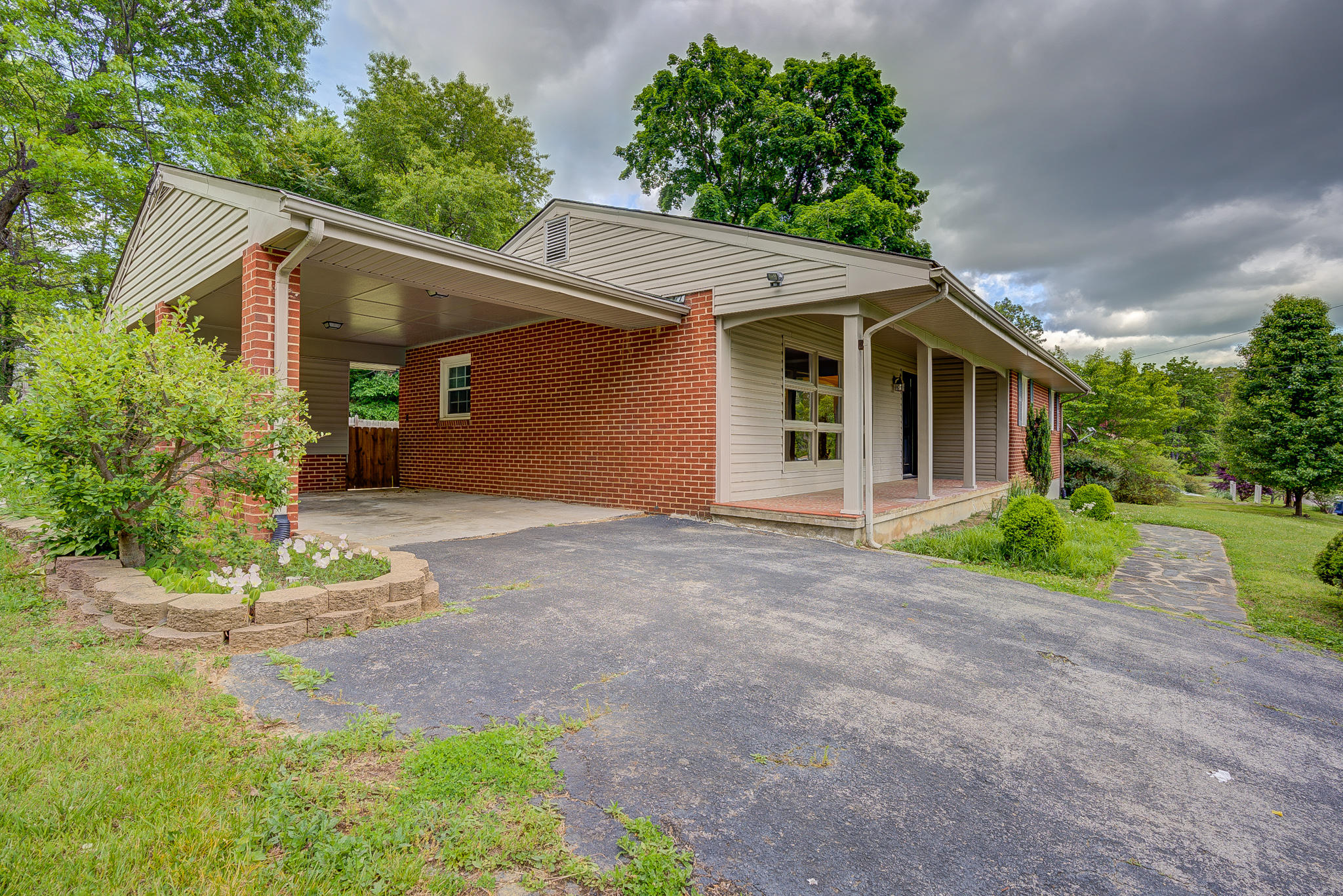 3514 Robyn Road Southwest Roanoke, VA 24015 - Photo 27 of 29 Driveway
