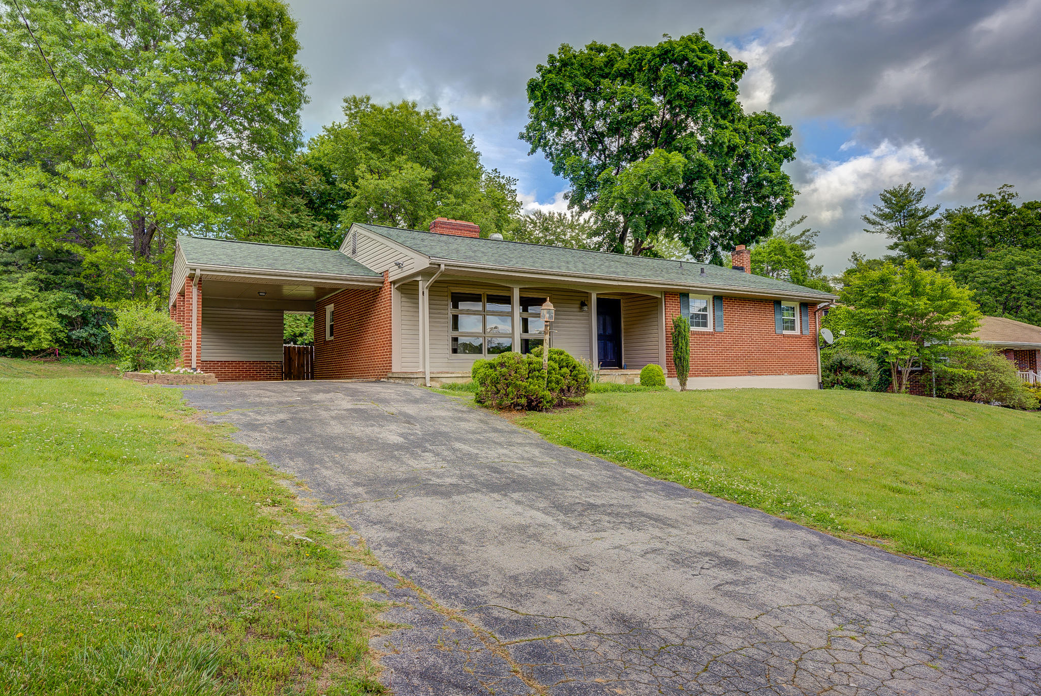 3514 Robyn Road Southwest Roanoke, VA 24015 - Photo 28 of 29 Driveway