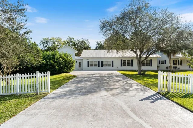 $2,689,900 | 5750 James B Pirtle Avenue, Southwest Ranches, FL 33330