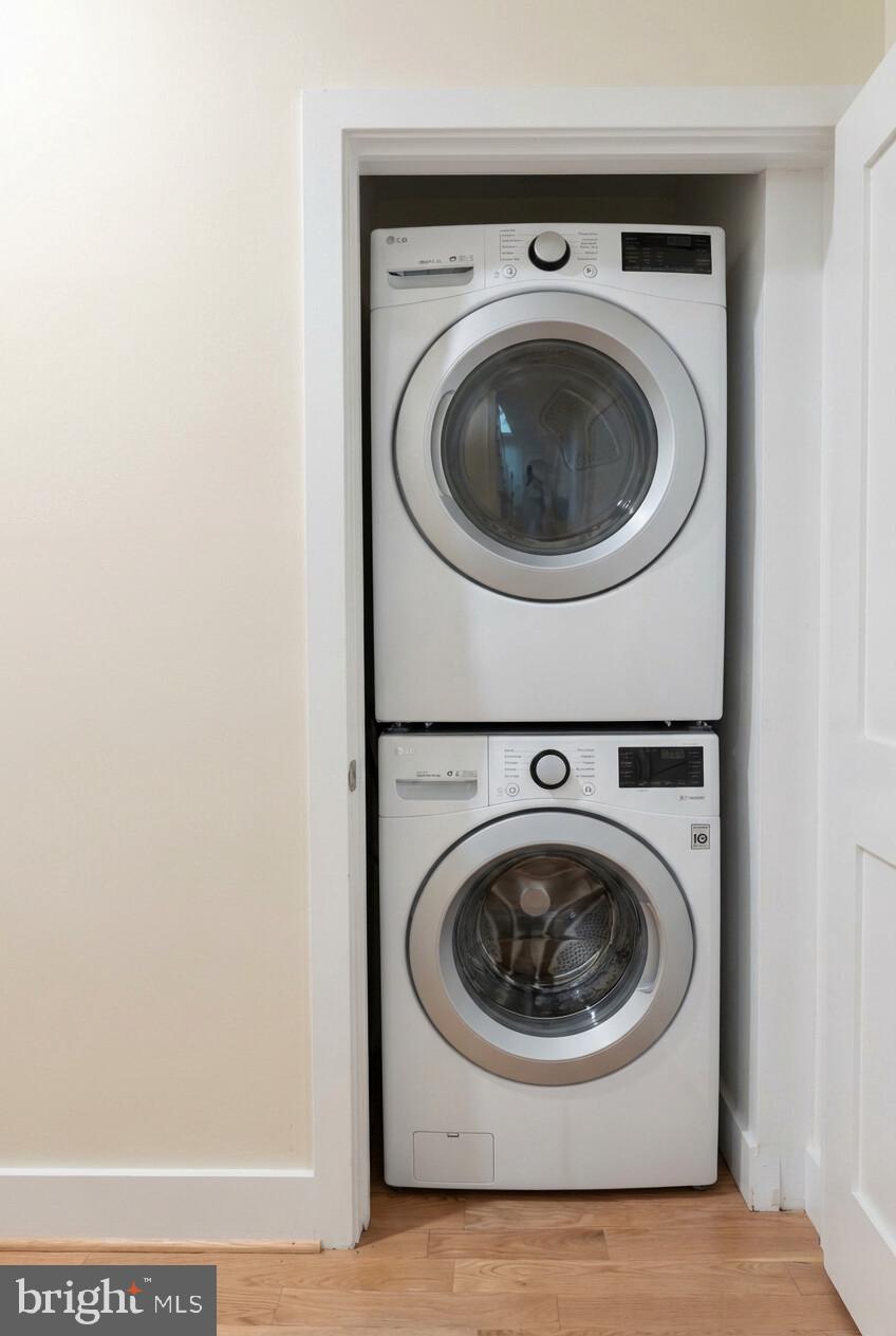 112 Market Street, Unit 4 Philadelphia, PA 19106 - Photo 6 of 15 a utility room with dryer and washer