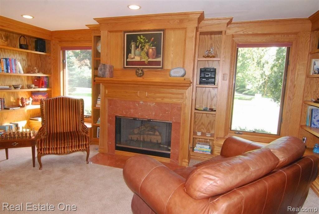 644 Rudgate Road Bloomfield Hills, MI 48304 - Photo 11 of 43 library.JPG