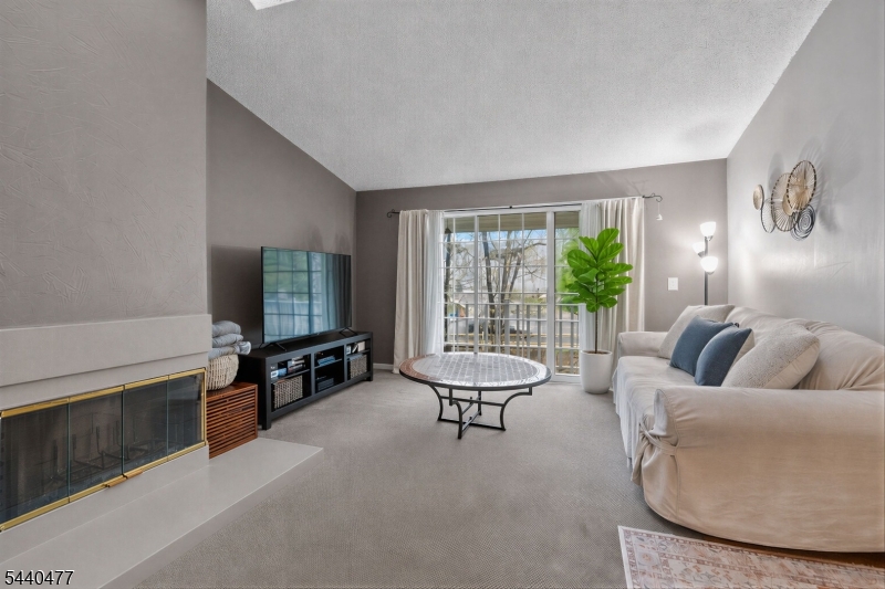 972 Juniper Way Mahwah, NJ 07430 - Photo 2 of 24