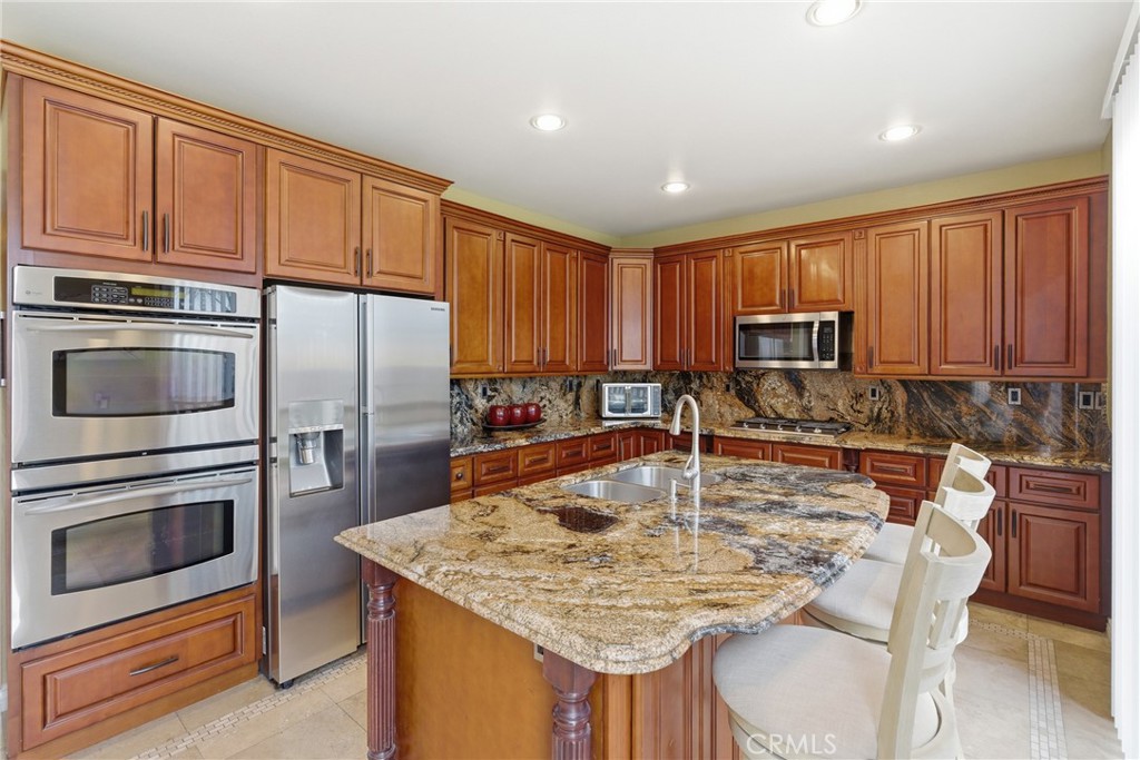 17765 Cape Jasmine Road Canyon Country, CA 91387 - Photo 31 of 57 Kitchen