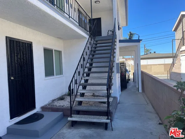 a view of entryway and hall