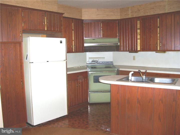 144 Castleton Drive Reading, PA 19607 - Photo 8 of 18 Kitchen