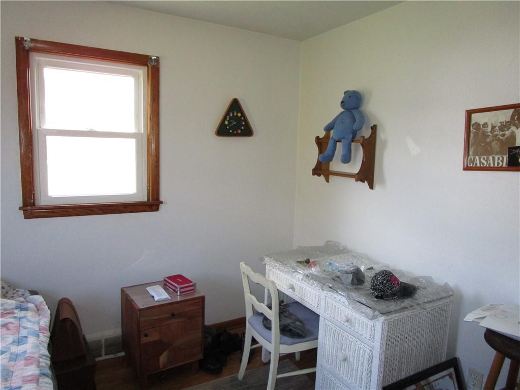 385 Emerson Avenue Farrell, PA 16121 - Photo 11 of 24