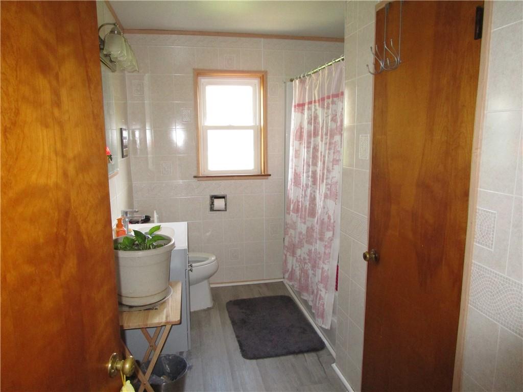 385 Emerson Avenue Farrell, PA 16121 - Photo 12 of 24