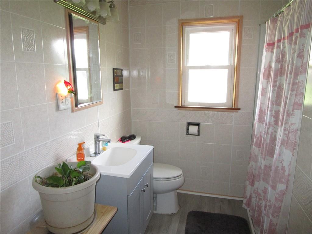 385 Emerson Avenue Farrell, PA 16121 - Photo 13 of 24