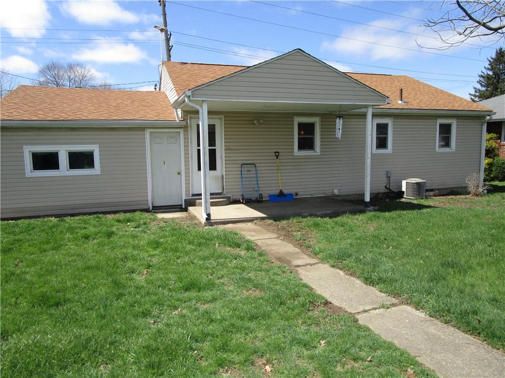 385 Emerson Avenue Farrell, PA 16121 - Photo 2 of 24 Covered patio