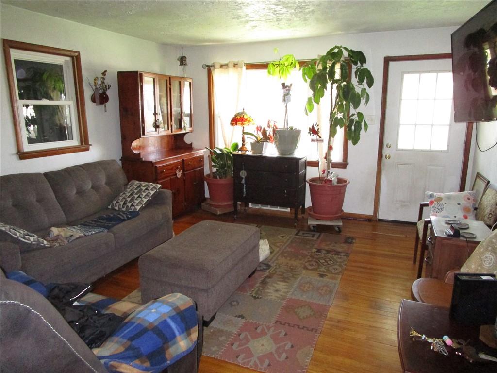 385 Emerson Avenue Farrell, PA 16121 - Photo 6 of 24
