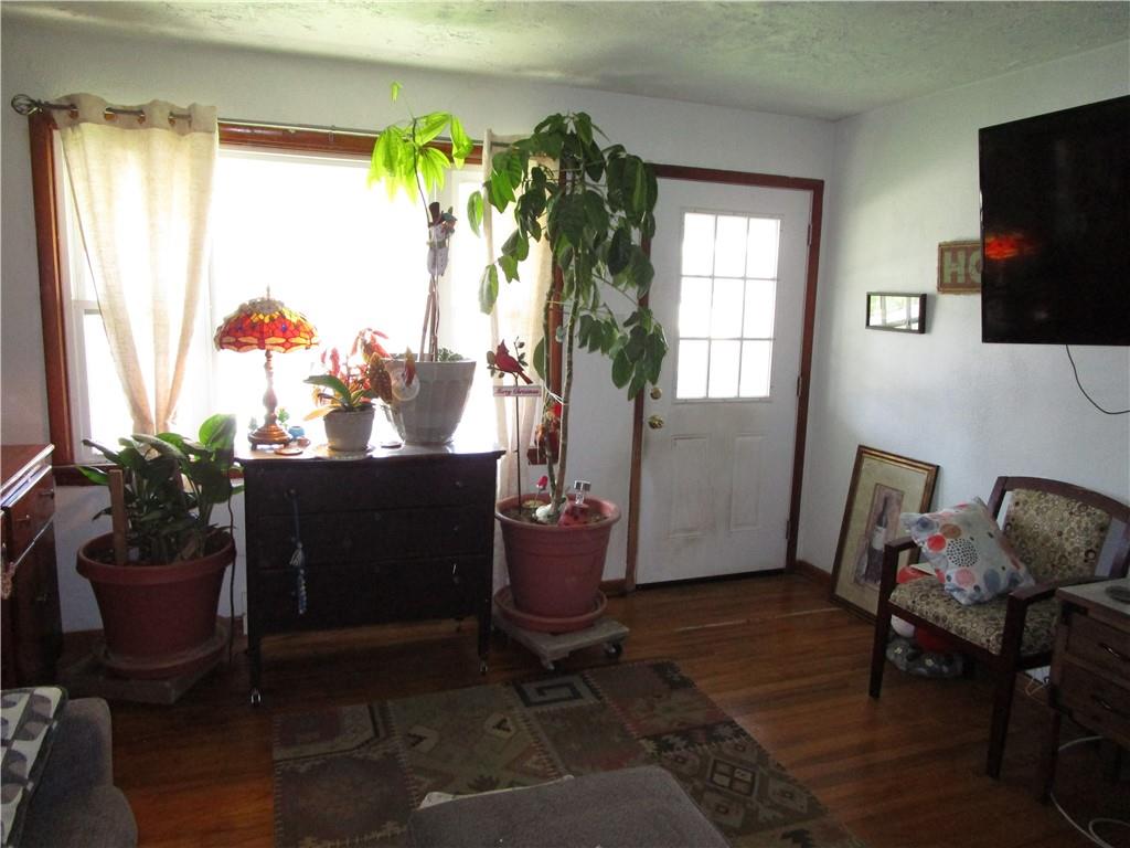 385 Emerson Avenue Farrell, PA 16121 - Photo 7 of 24