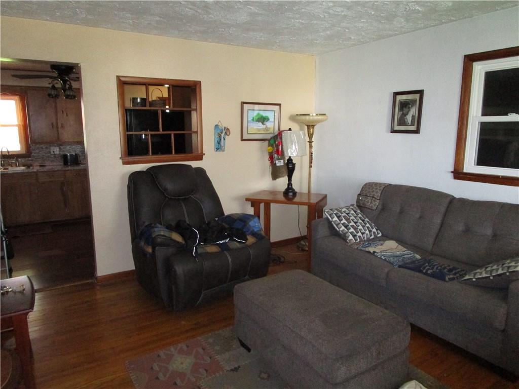 385 Emerson Avenue Farrell, PA 16121 - Photo 8 of 24