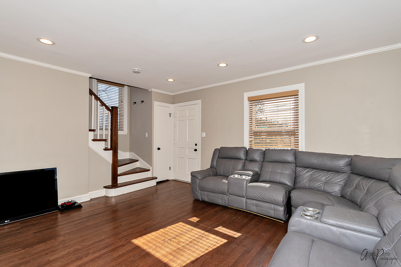 5824 Prospect Avenue Berkeley, IL 60163 - Photo 12 of 26 a living room with furniture and wooden floor