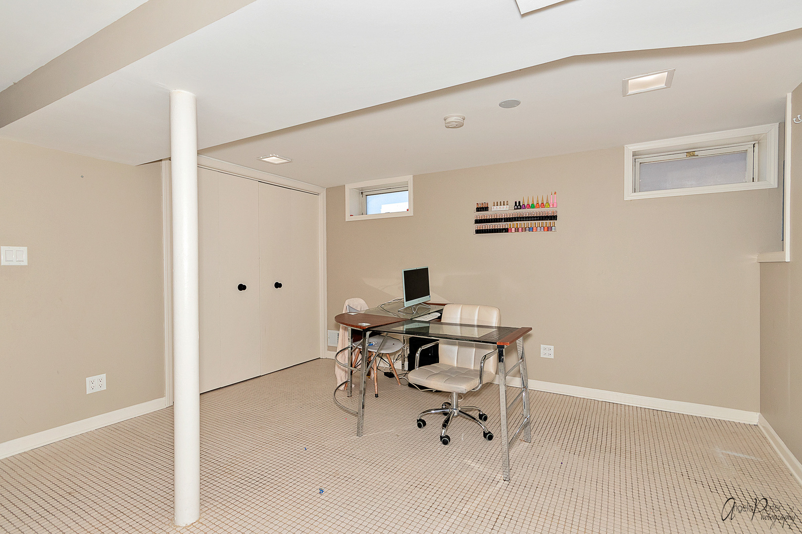 5824 Prospect Avenue Berkeley, IL 60163 - Photo 20 of 26 a view of a workspace with furniture