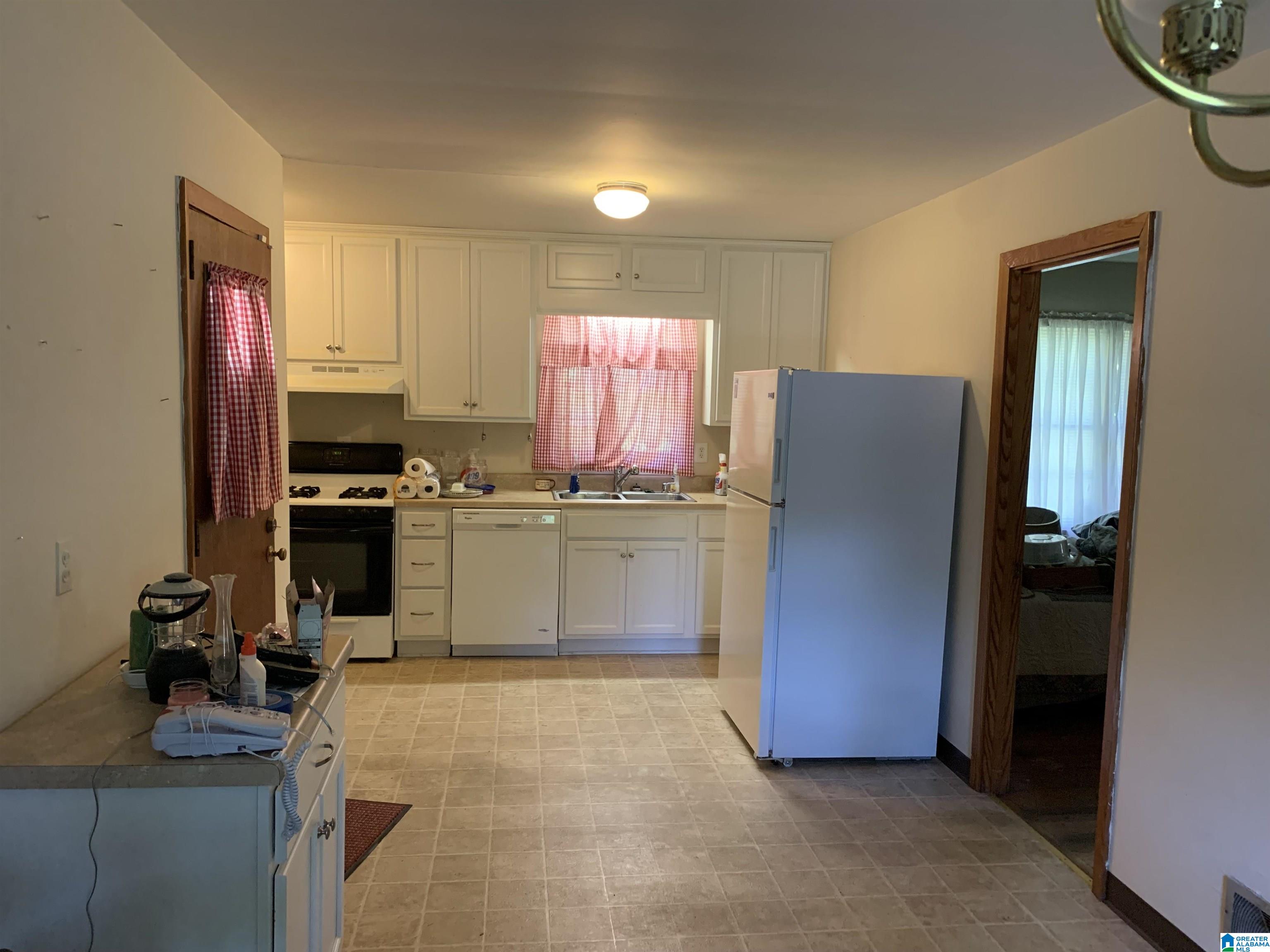 504 Sunhill Road Northwest Birmingham, AL 35215 - Photo 3 of 11