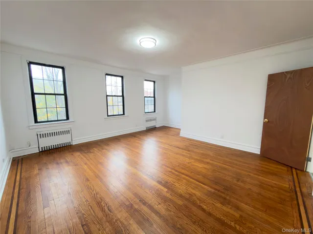 $3,100 | 1725 Paulding Avenue, Unit 2 | Morris Park