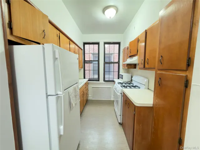 $3,100 | 1725 Paulding Avenue, Unit 2 | Morris Park