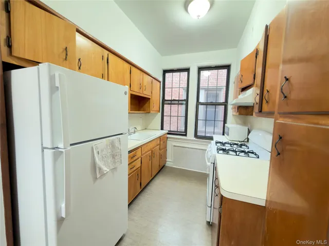 $3,100 | 1725 Paulding Avenue, Unit 2 | Morris Park