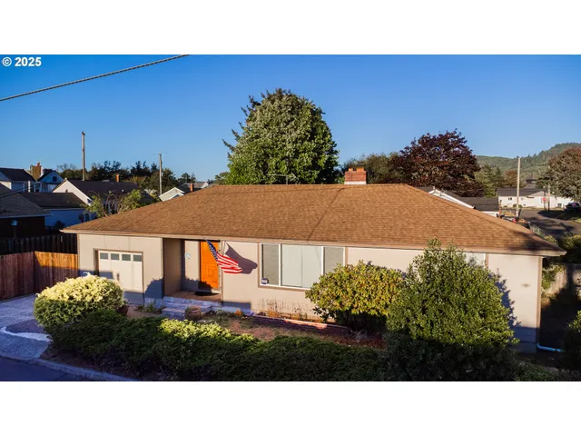 $499,900 | 815 North King Street, Seaside, OR 97138