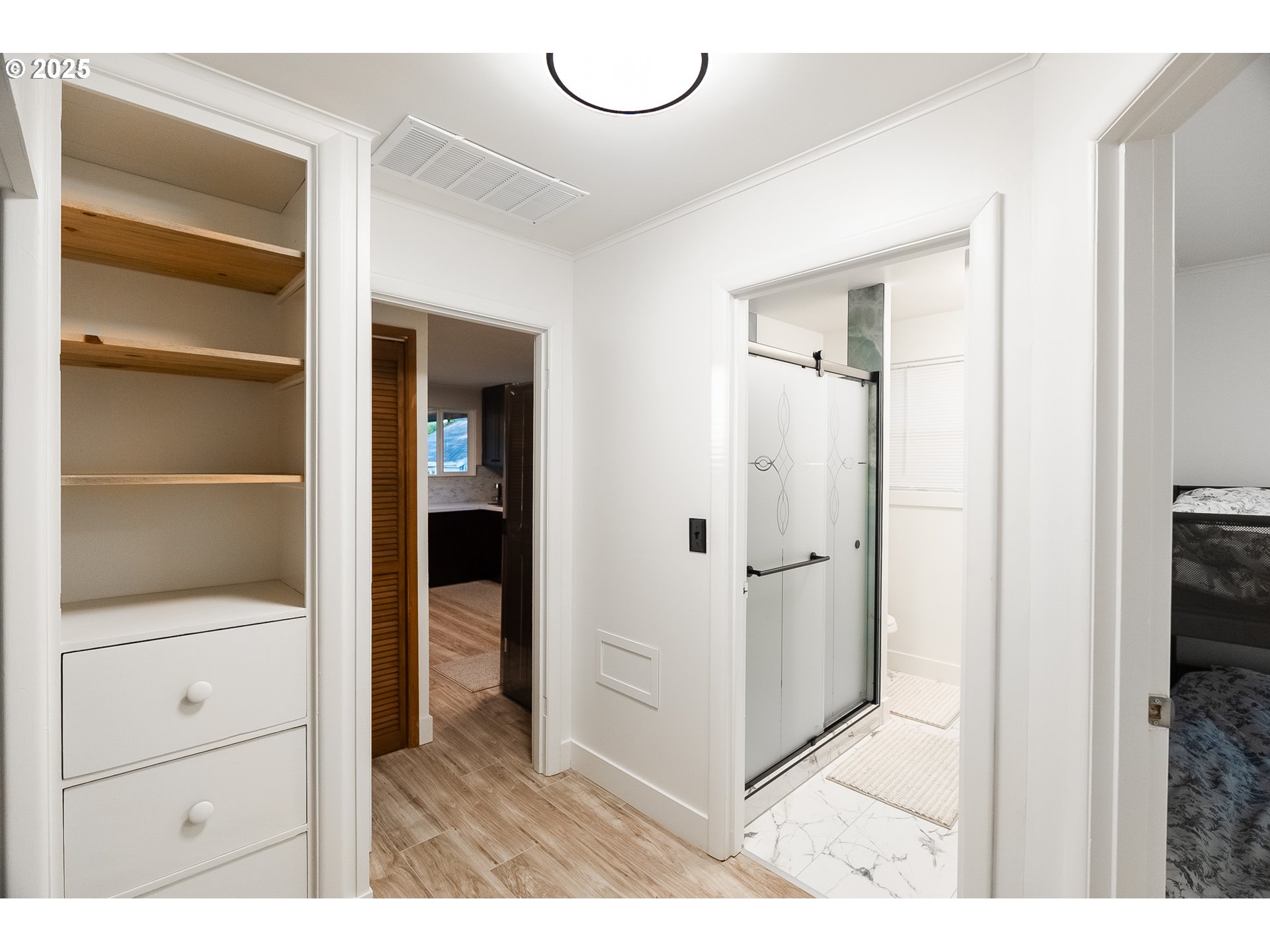 815 North King Street Seaside, OR 97138 - Photo 11 of 33 a view of bathroom