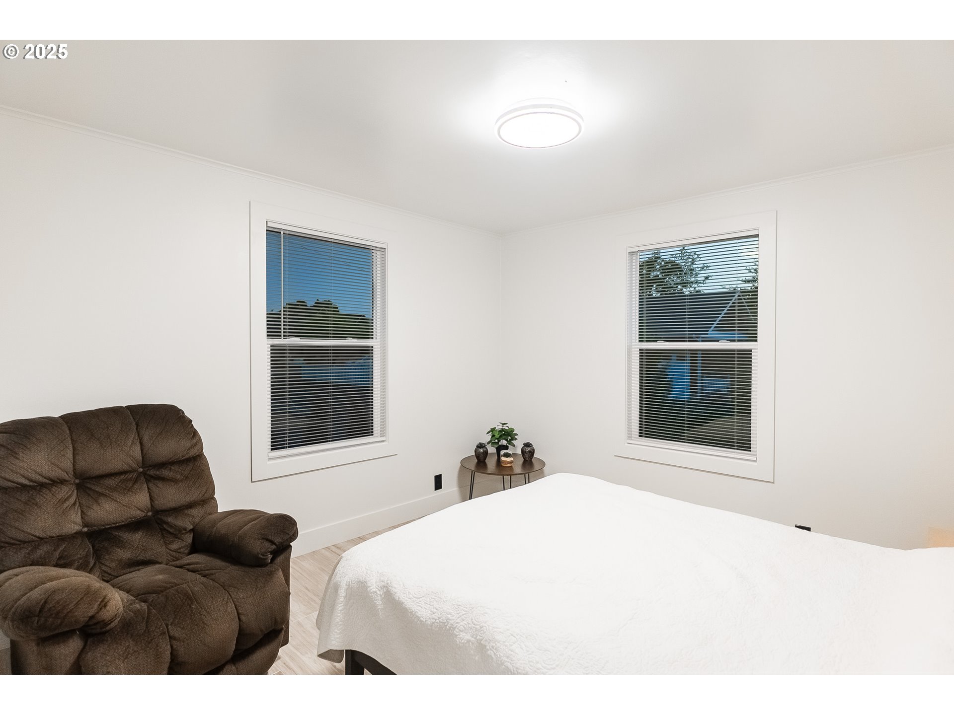 815 North King Street Seaside, OR 97138 - Photo 21 of 33 a bedroom with a bed window and couch