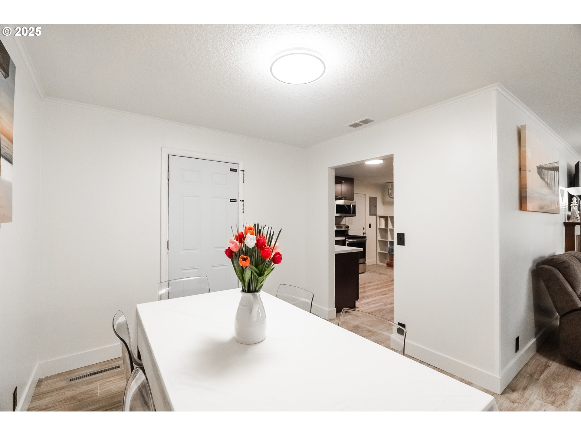 815 North King Street Seaside, OR 97138 - Photo 22 of 33 a view of a room with a potted plant