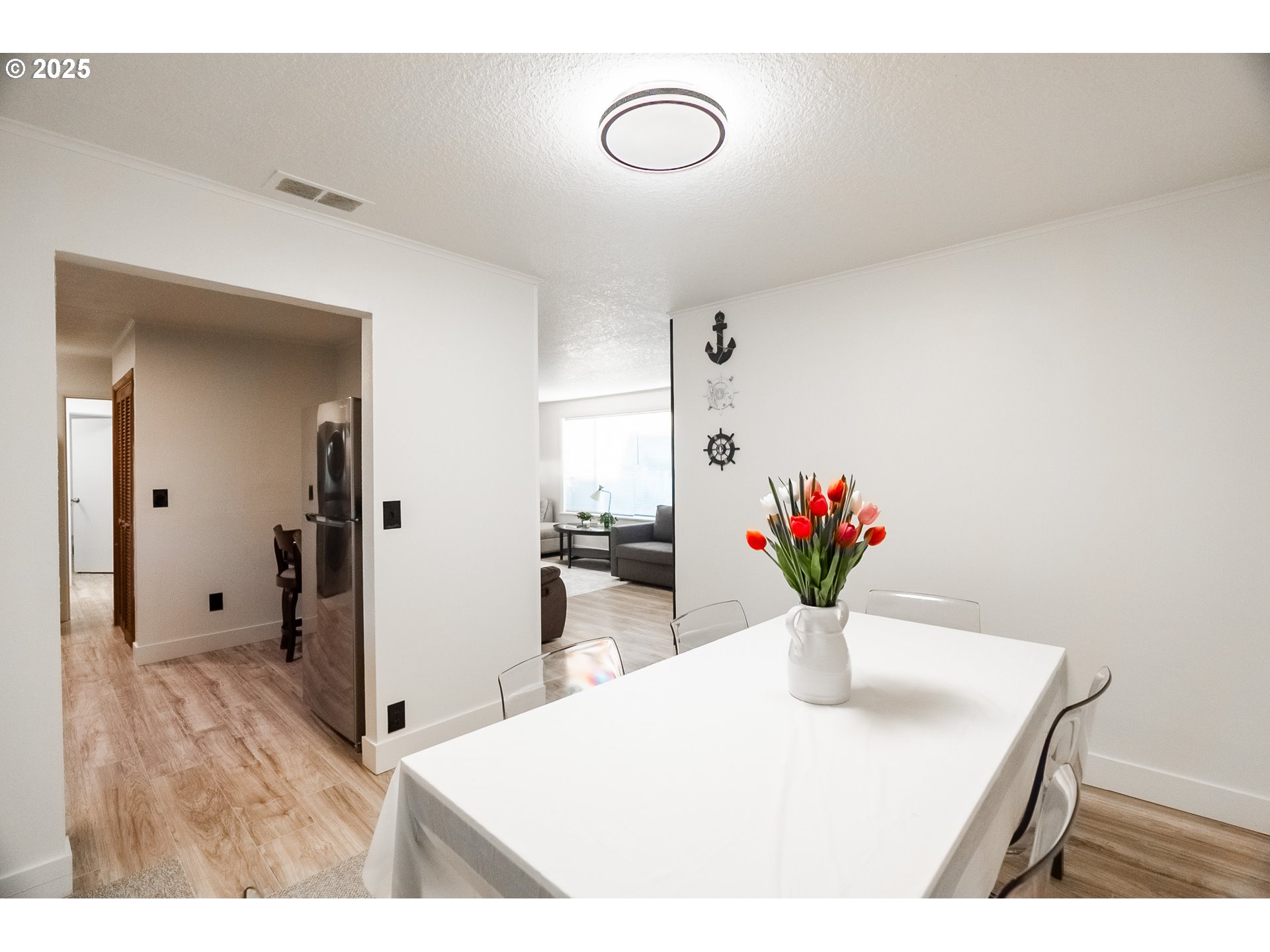 815 North King Street Seaside, OR 97138 - Photo 23 of 33 a view of kitchen with furniture and refrigerator