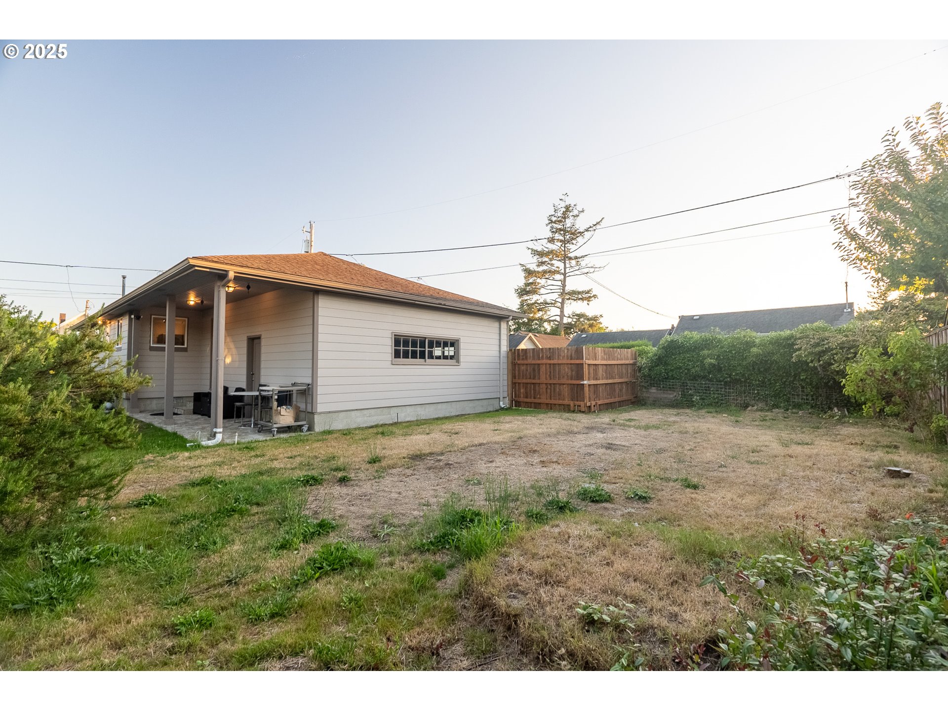 815 North King Street Seaside, OR 97138 - Photo 31 of 33 a big house with a big yard and large tree